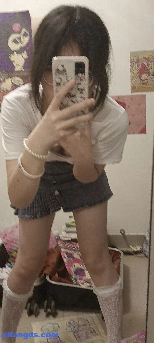 小母狗居家自拍01.jpg
